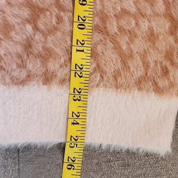 Listicle faux fur cheetah print sweater size M - Picture 8 of 9